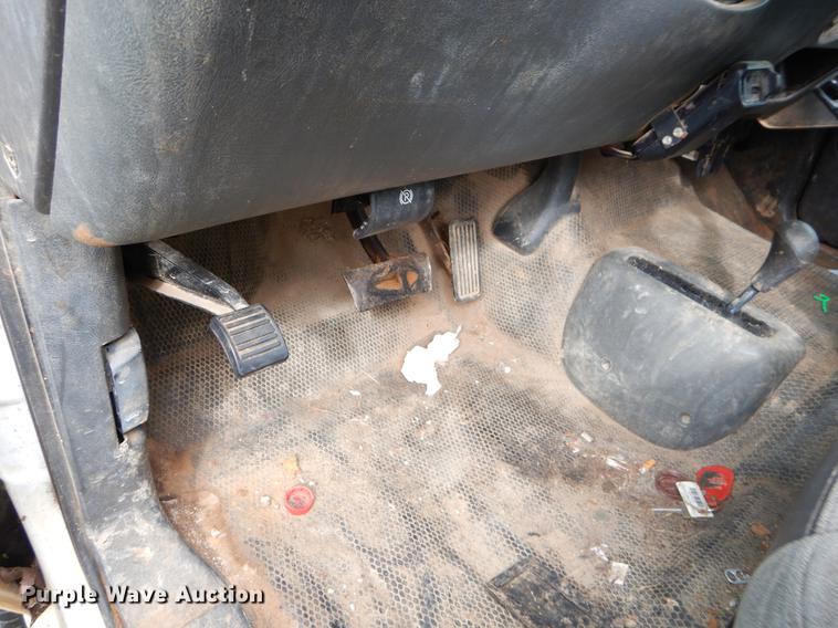 image for item EO9728 2004 Chevrolet Silverado 3500 Crew Cab pickup truck