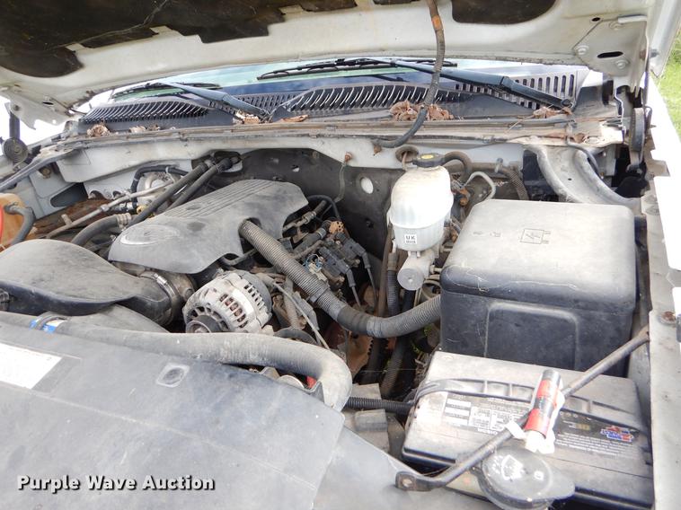 image for item EO9728 2004 Chevrolet Silverado 3500 Crew Cab pickup truck