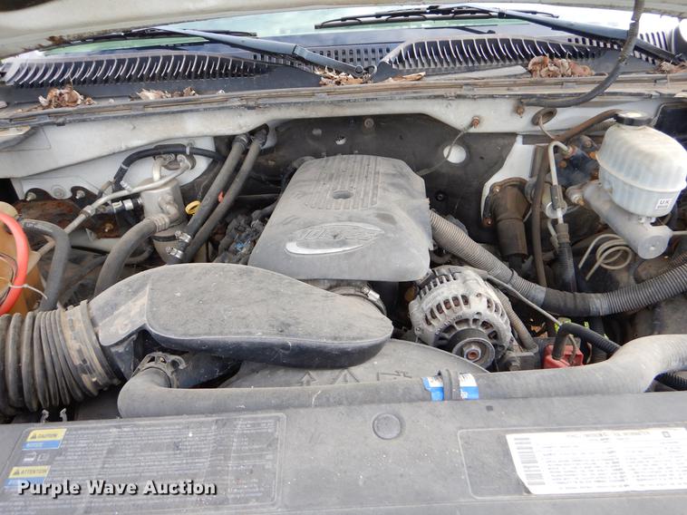 image for item EO9728 2004 Chevrolet Silverado 3500 Crew Cab pickup truck