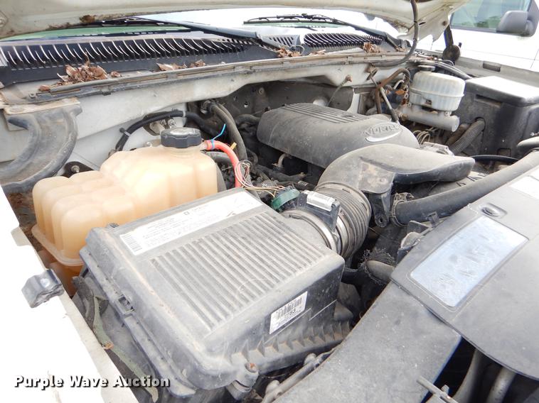 image for item EO9728 2004 Chevrolet Silverado 3500 Crew Cab pickup truck