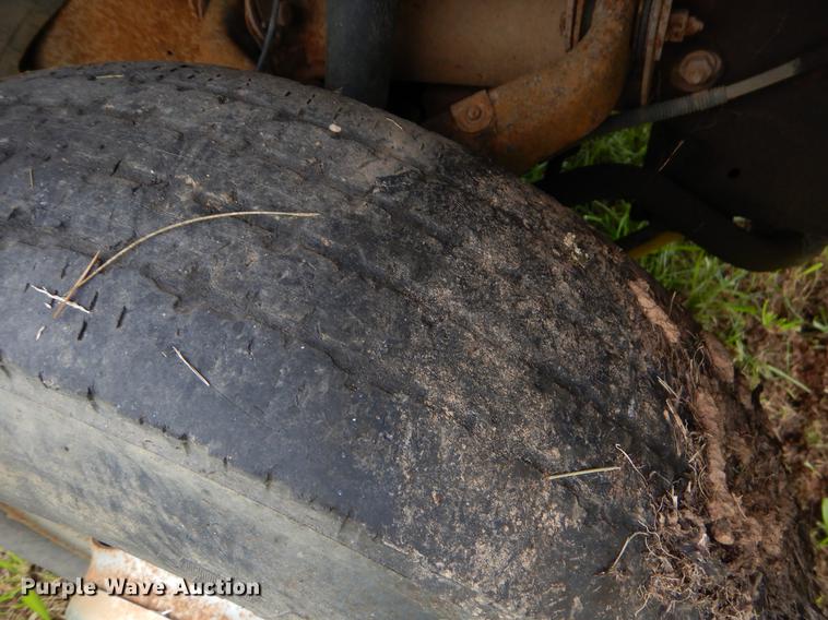 image for item EO9728 2004 Chevrolet Silverado 3500 Crew Cab pickup truck