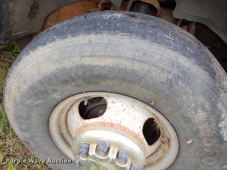 image for item EO9728 2004 Chevrolet Silverado 3500 Crew Cab pickup truck