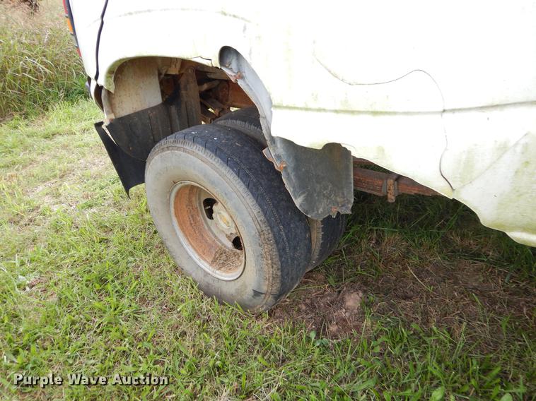 image for item EO9728 2004 Chevrolet Silverado 3500 Crew Cab pickup truck