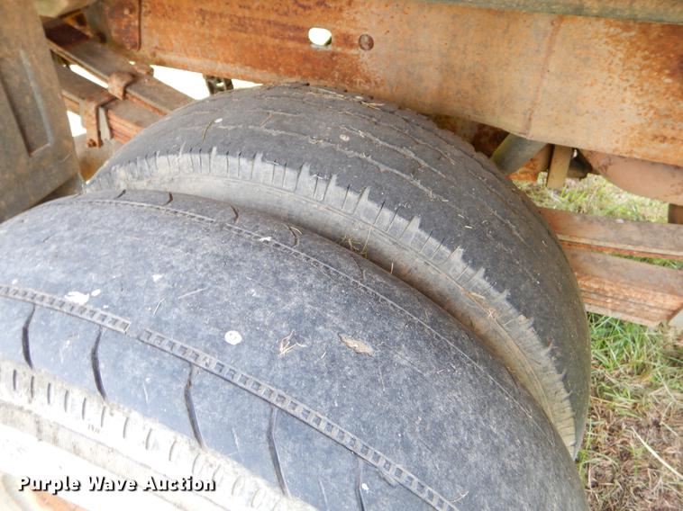 image for item EO9728 2004 Chevrolet Silverado 3500 Crew Cab pickup truck