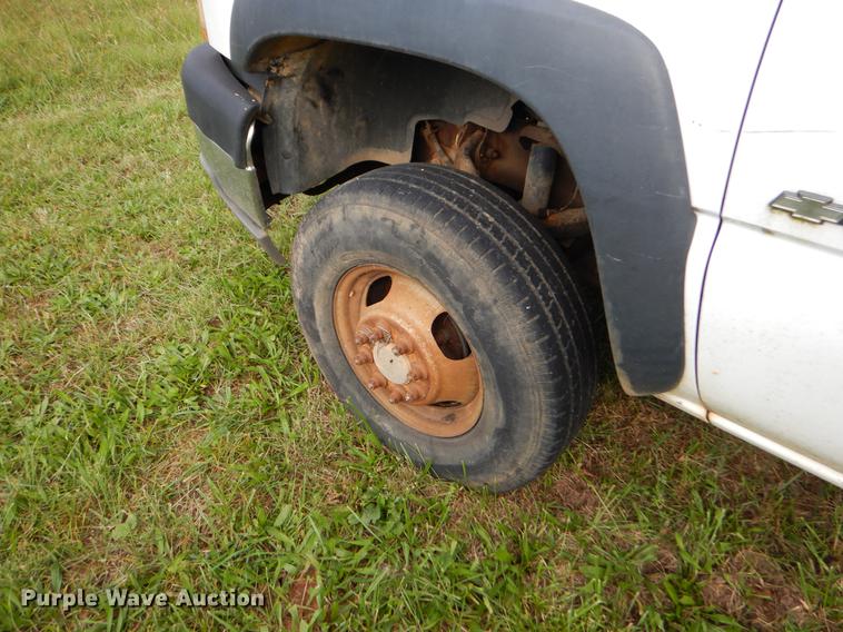 image for item EO9728 2004 Chevrolet Silverado 3500 Crew Cab pickup truck