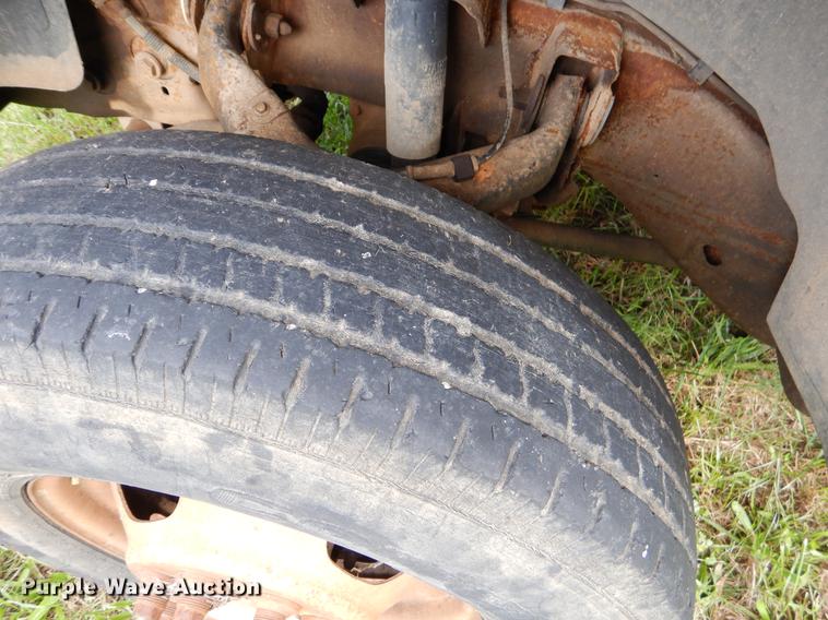 image for item EO9728 2004 Chevrolet Silverado 3500 Crew Cab pickup truck