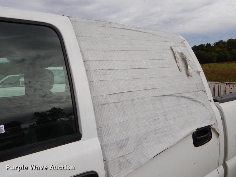 image for item EO9728 2004 Chevrolet Silverado 3500 Crew Cab pickup truck