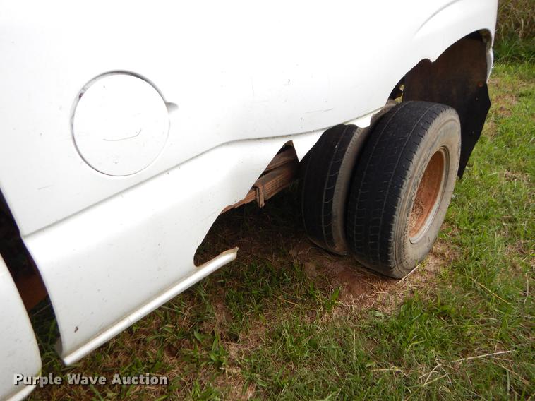 image for item EO9728 2004 Chevrolet Silverado 3500 Crew Cab pickup truck