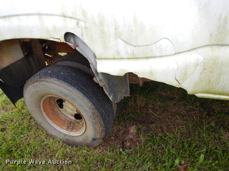 image for item EO9728 2004 Chevrolet Silverado 3500 Crew Cab pickup truck