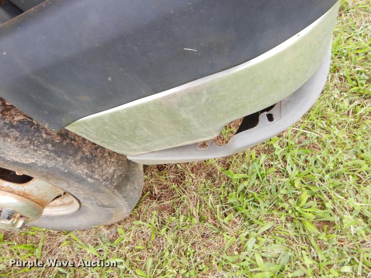 image for item EO9728 2004 Chevrolet Silverado 3500 Crew Cab pickup truck