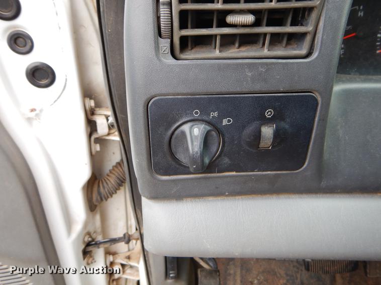 image for item EO9729 2004 Ford F350 Super Duty Crew Cab pickup truck