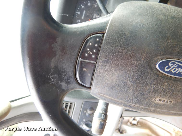 image for item EO9729 2004 Ford F350 Super Duty Crew Cab pickup truck