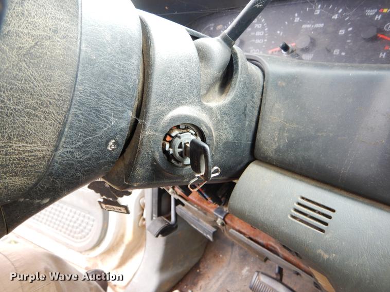 image for item EO9729 2004 Ford F350 Super Duty Crew Cab pickup truck