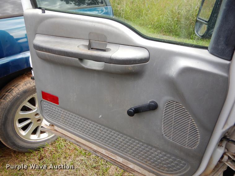 image for item EO9729 2004 Ford F350 Super Duty Crew Cab pickup truck