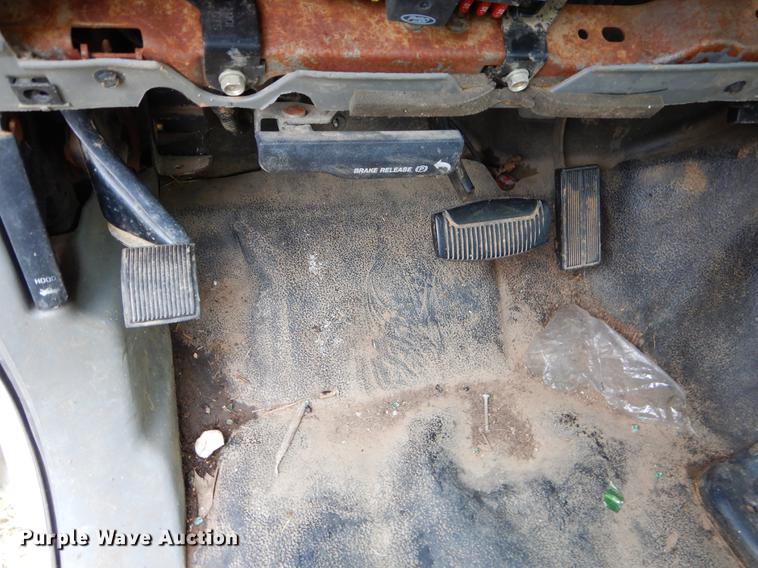 image for item EO9729 2004 Ford F350 Super Duty Crew Cab pickup truck