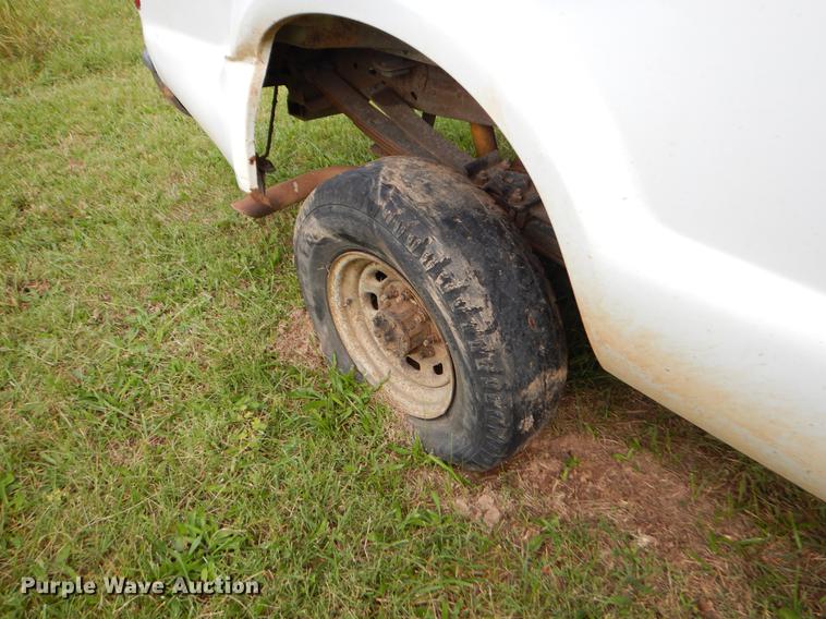 image for item EO9729 2004 Ford F350 Super Duty Crew Cab pickup truck