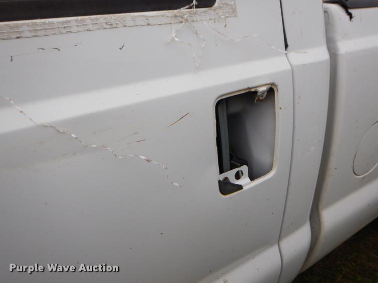 image for item EO9729 2004 Ford F350 Super Duty Crew Cab pickup truck