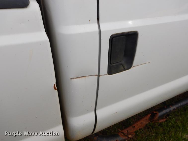 image for item EO9729 2004 Ford F350 Super Duty Crew Cab pickup truck