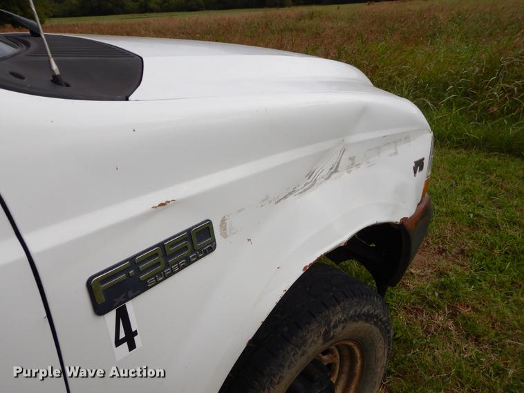 image for item EO9729 2004 Ford F350 Super Duty Crew Cab pickup truck