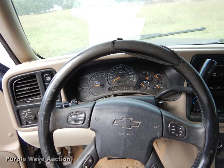 image for item EO9730 2005 Chevrolet Suburban 1500 Z71 SUV