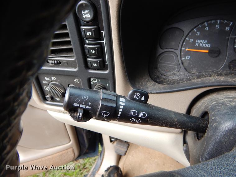 image for item EO9730 2005 Chevrolet Suburban 1500 Z71 SUV