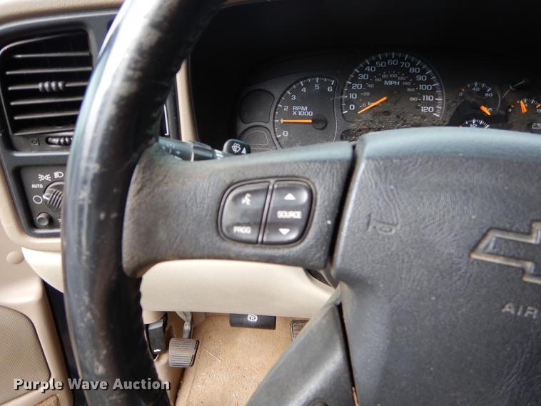 image for item EO9730 2005 Chevrolet Suburban 1500 Z71 SUV