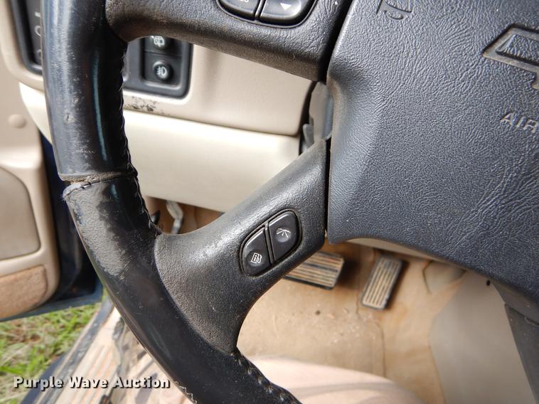 image for item EO9730 2005 Chevrolet Suburban 1500 Z71 SUV