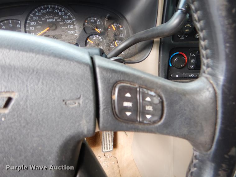 image for item EO9730 2005 Chevrolet Suburban 1500 Z71 SUV