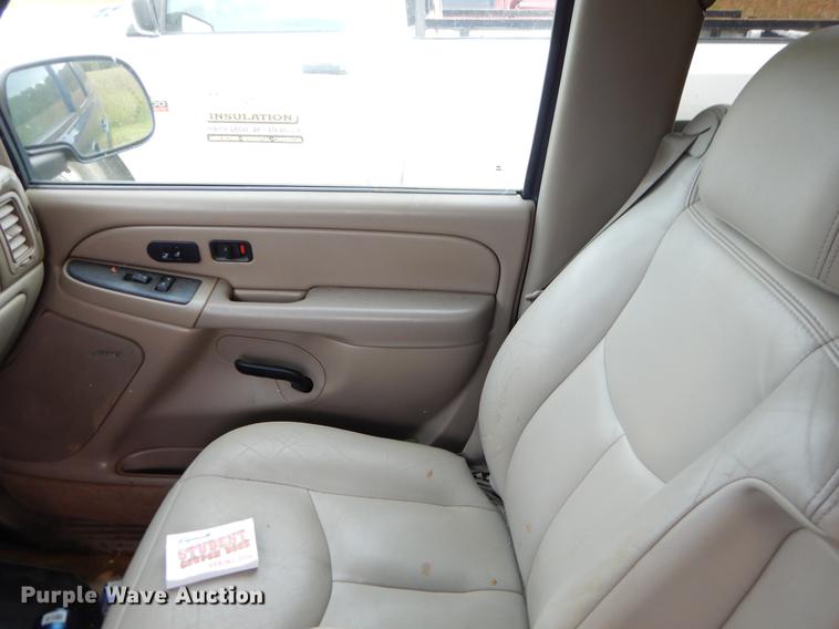 image for item EO9730 2005 Chevrolet Suburban 1500 Z71 SUV