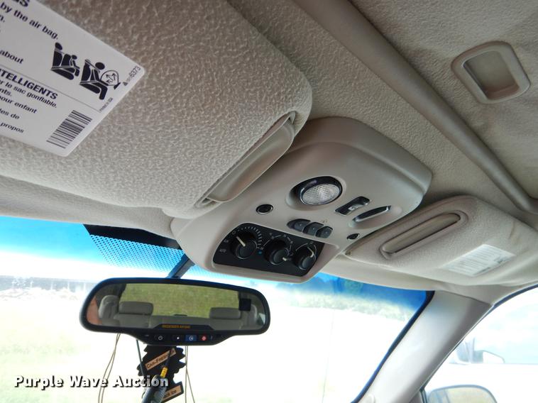 image for item EO9730 2005 Chevrolet Suburban 1500 Z71 SUV