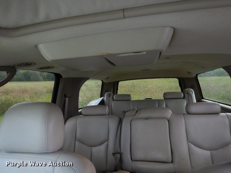 image for item EO9730 2005 Chevrolet Suburban 1500 Z71 SUV