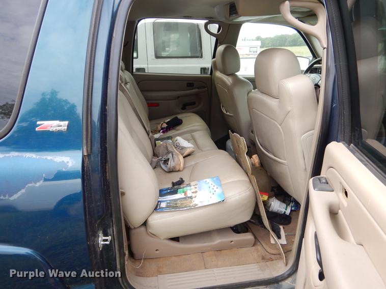 image for item EO9730 2005 Chevrolet Suburban 1500 Z71 SUV