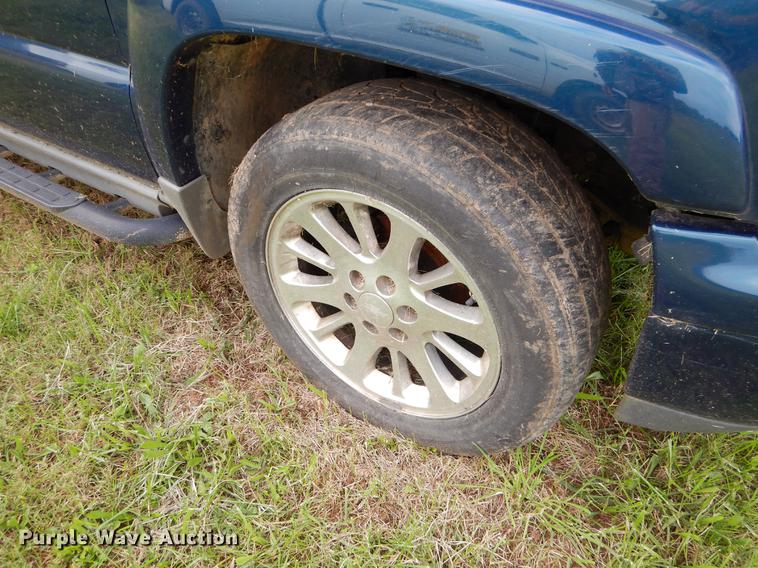 image for item EO9730 2005 Chevrolet Suburban 1500 Z71 SUV