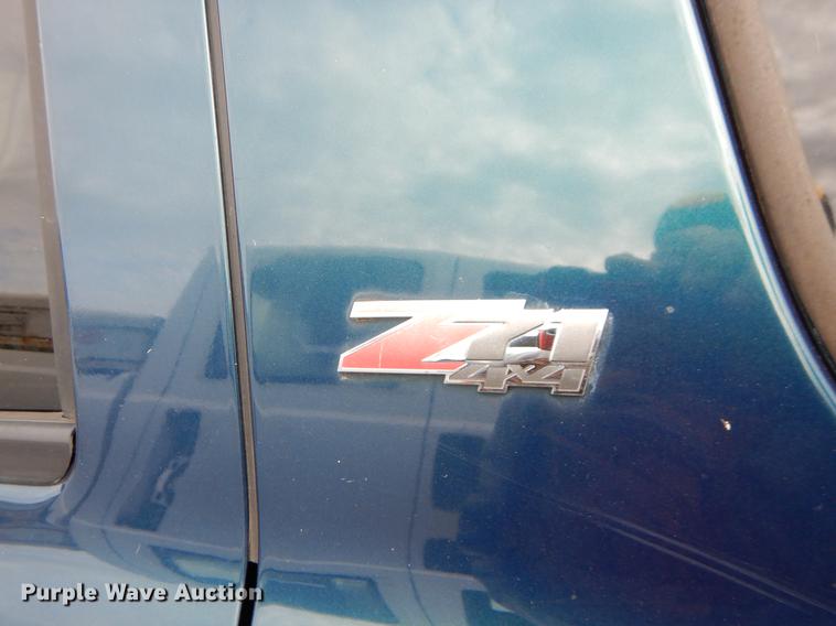 image for item EO9730 2005 Chevrolet Suburban 1500 Z71 SUV