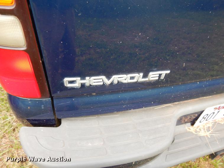 image for item EO9730 2005 Chevrolet Suburban 1500 Z71 SUV