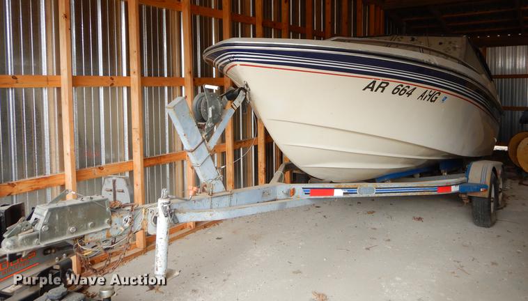 image for item EO9736 1986 Cobalt boat