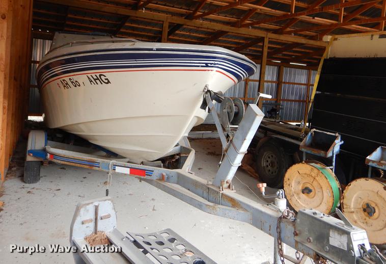 image for item EO9736 1986 Cobalt boat