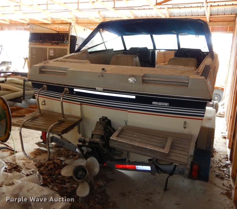 image for item EO9736 1986 Cobalt boat