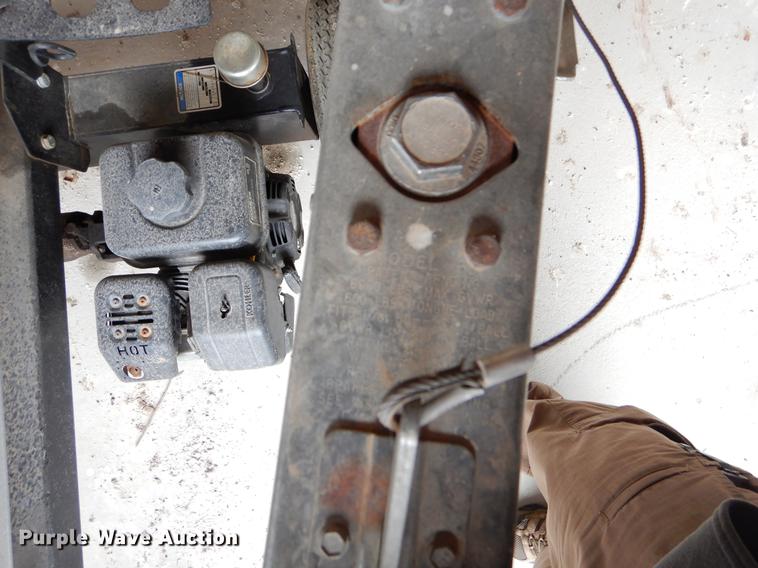 image for item EO9736 1986 Cobalt boat