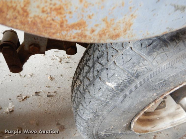 image for item EO9736 1986 Cobalt boat