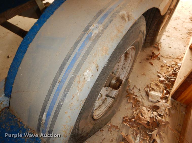 image for item EO9736 1986 Cobalt boat