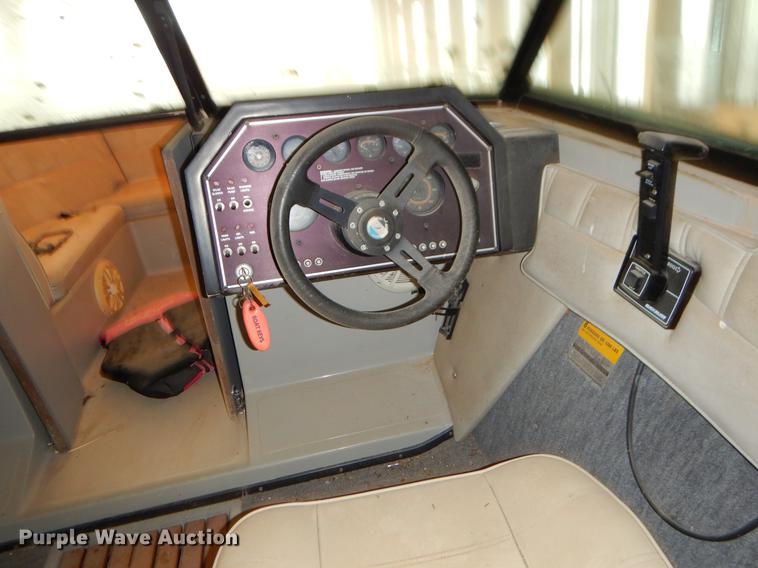 image for item EO9736 1986 Cobalt boat