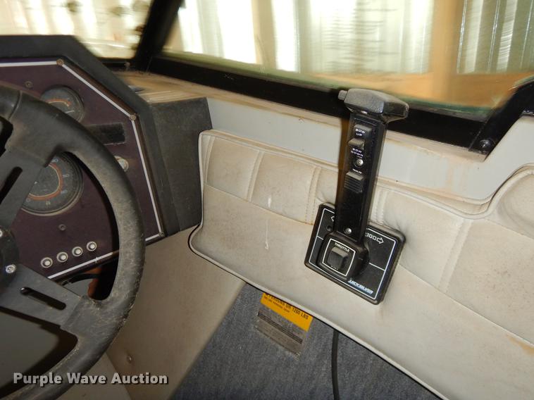 image for item EO9736 1986 Cobalt boat