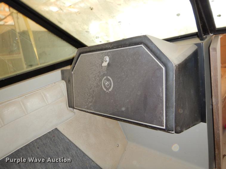 image for item EO9736 1986 Cobalt boat