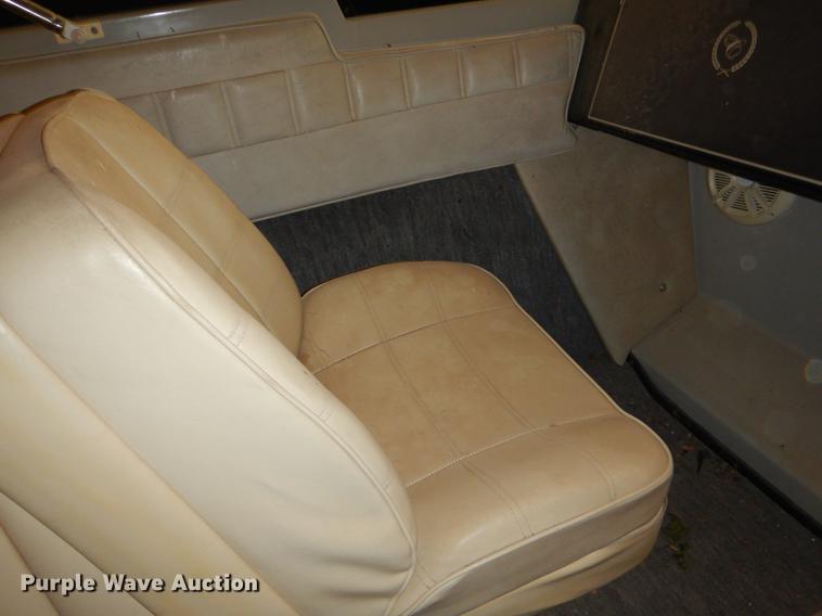 image for item EO9736 1986 Cobalt boat