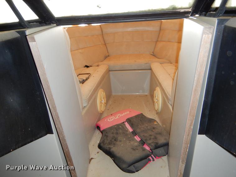 image for item EO9736 1986 Cobalt boat