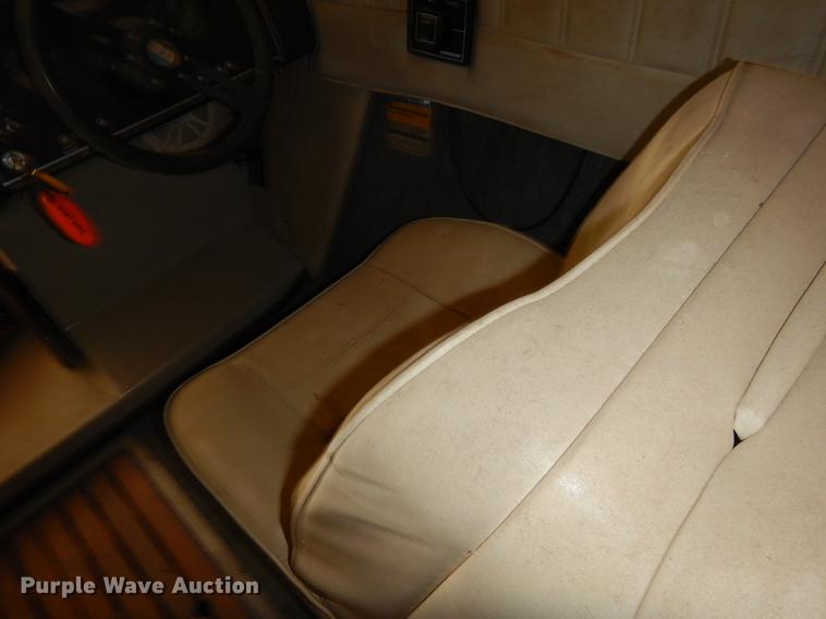 image for item EO9736 1986 Cobalt boat