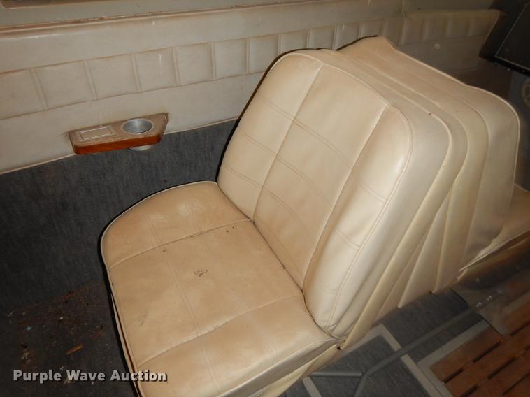 image for item EO9736 1986 Cobalt boat