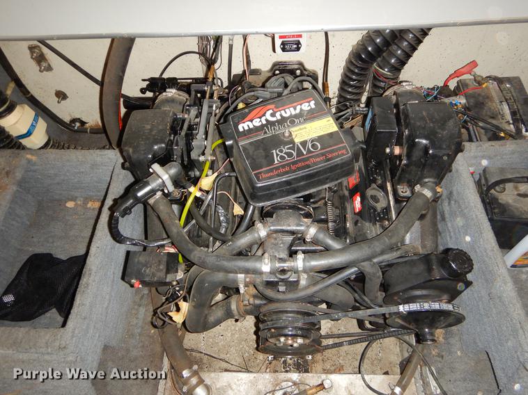 image for item EO9736 1986 Cobalt boat