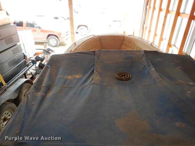 image for item EO9736 1986 Cobalt boat